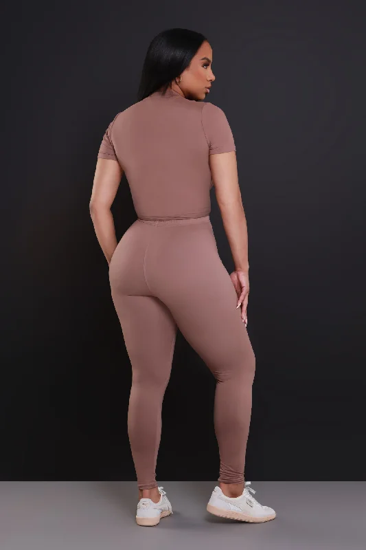 guest-pass-short-sleeve-legging-set-mocha