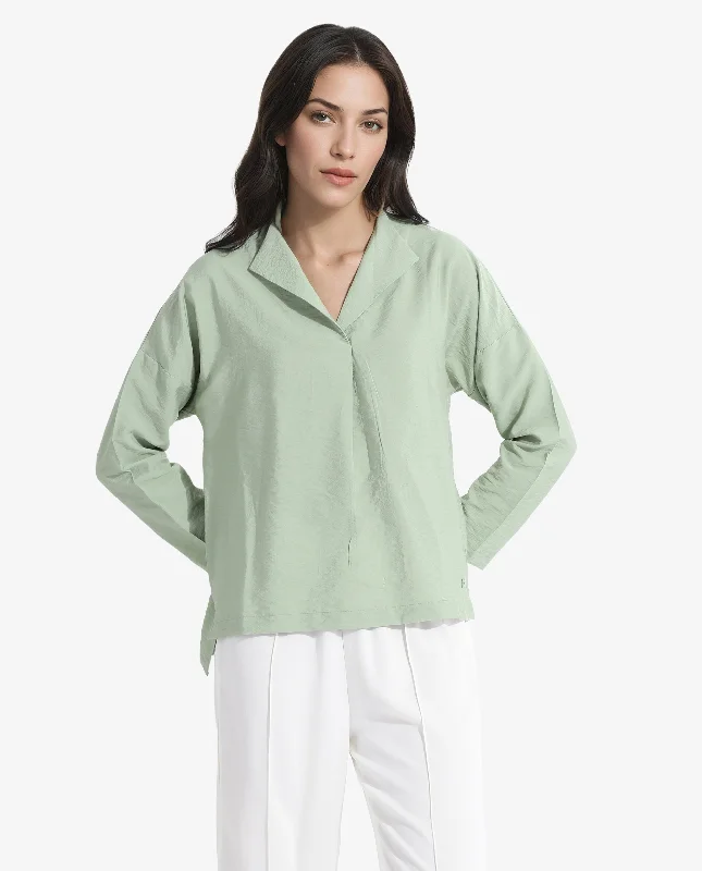 Rareism Women's Drap Green Full Sleeve Lapel Collar Relaxed Fit Plain Top