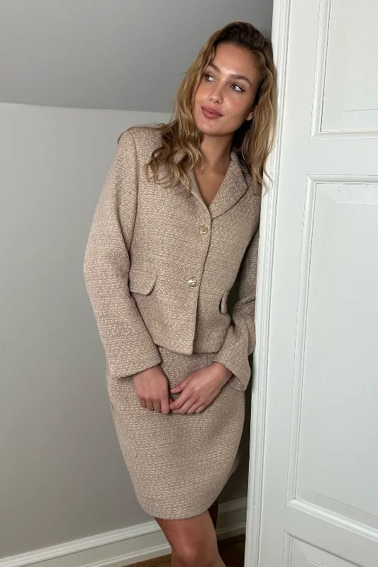 neo-noir-djarla-classic-boucle-blazer-sand